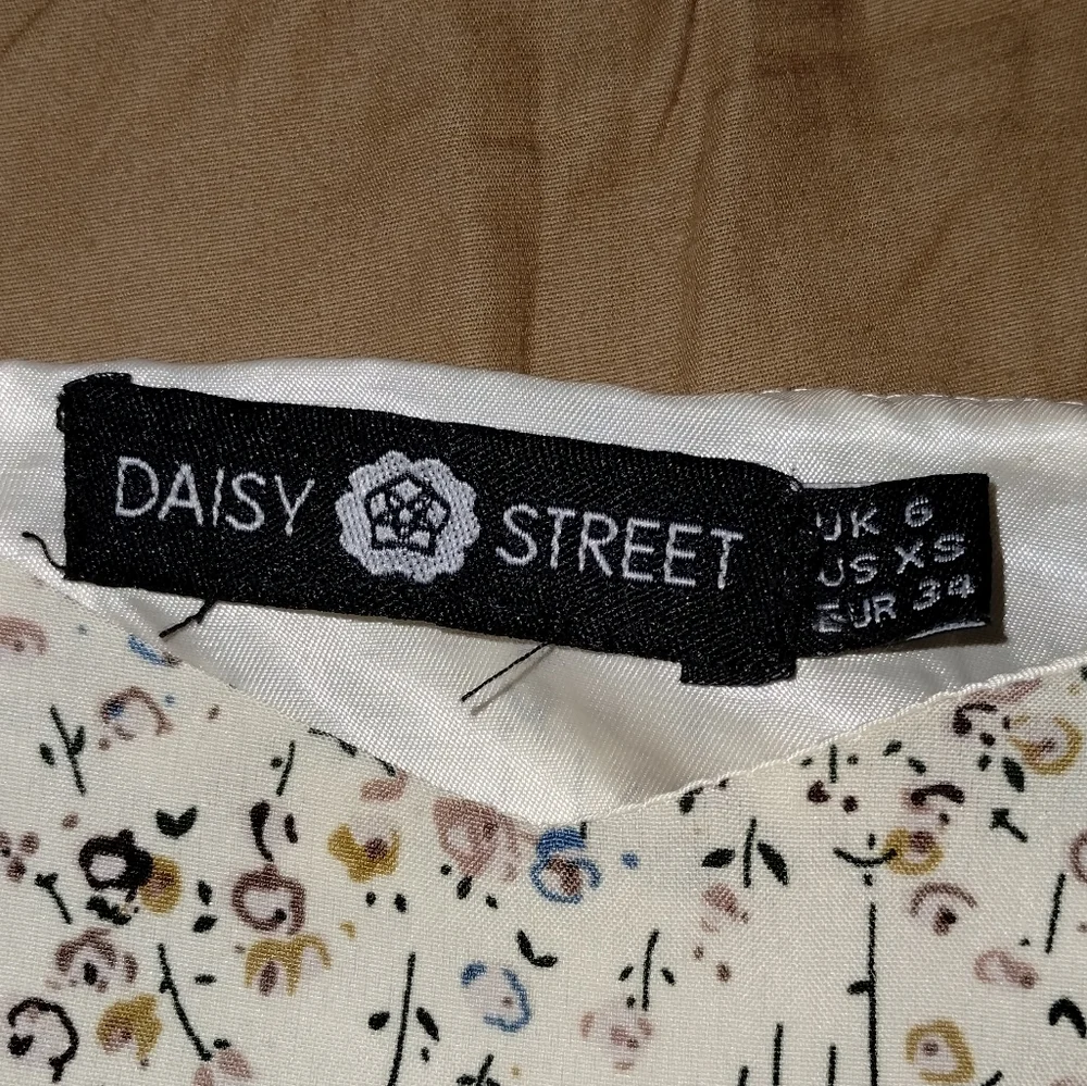Daisy Street Floral Dress - Picture 2 of 2